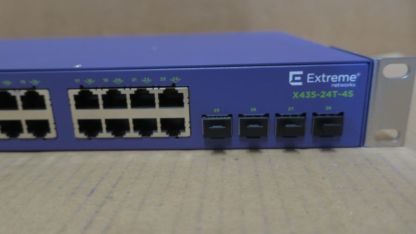 Extreme Networks X435-24T-4S 24-Port Managed Gigabit Rackmount Switch