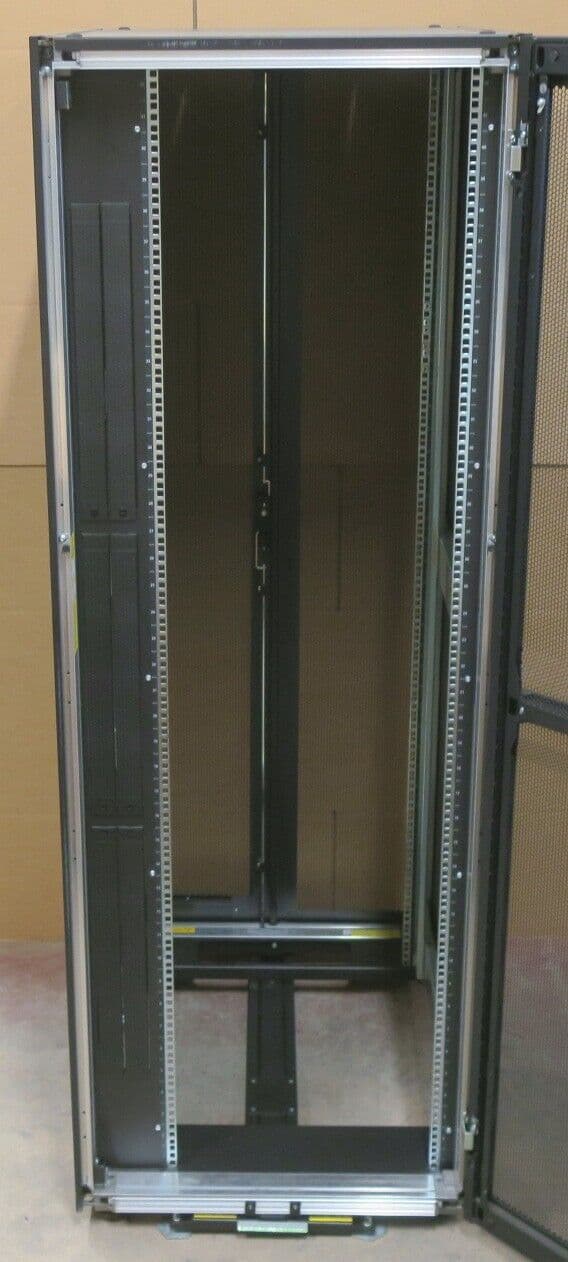 Fujitsu PrimeCentre PCR M1 742A 42U Server Rack Cabinet Tilting ...