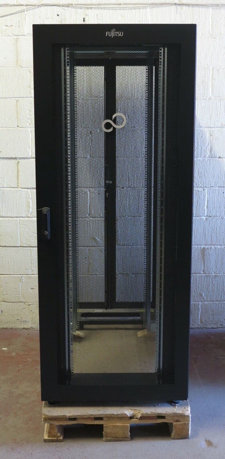 Fujitsu PrimeCentre Rack PCR M2 42U 800 Server Rack Cabinet Enclos ...