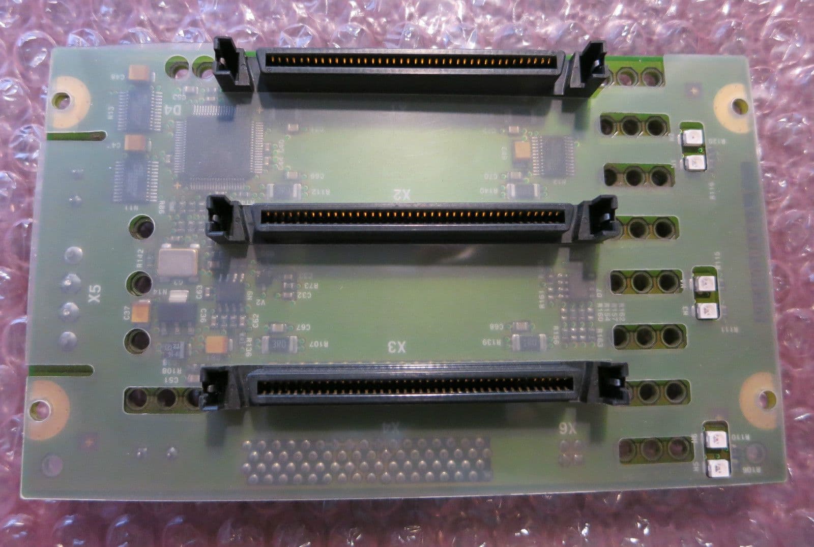 Fujitsu Primergy LVD 3Slot Wide Ultra2 SCSI Backplane Board A3C40038519
