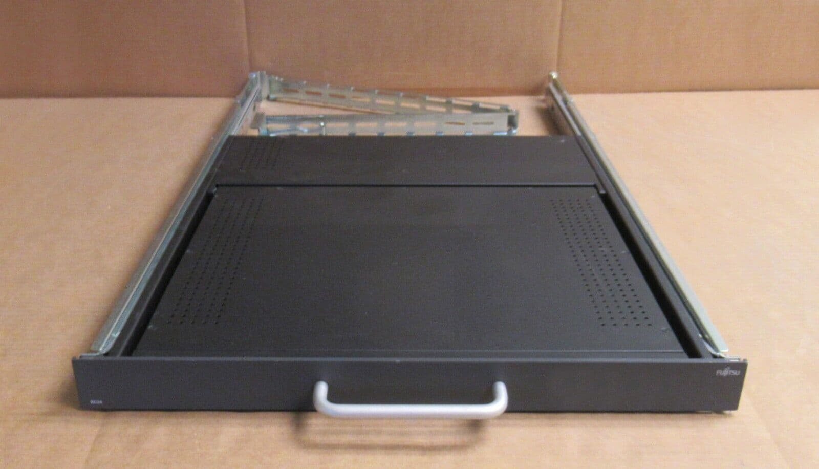 Fujitsu Primergy RC24 Rack Mount 17