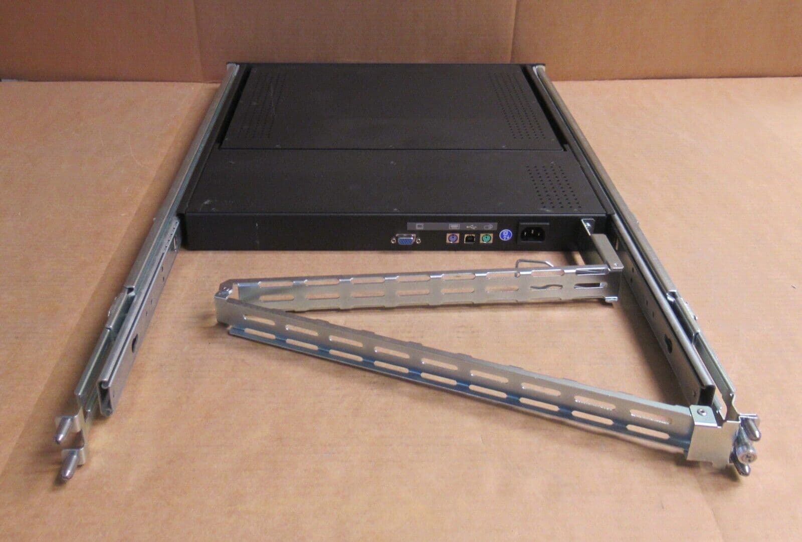 Fujitsu Primergy RC24 Rack Mount 17