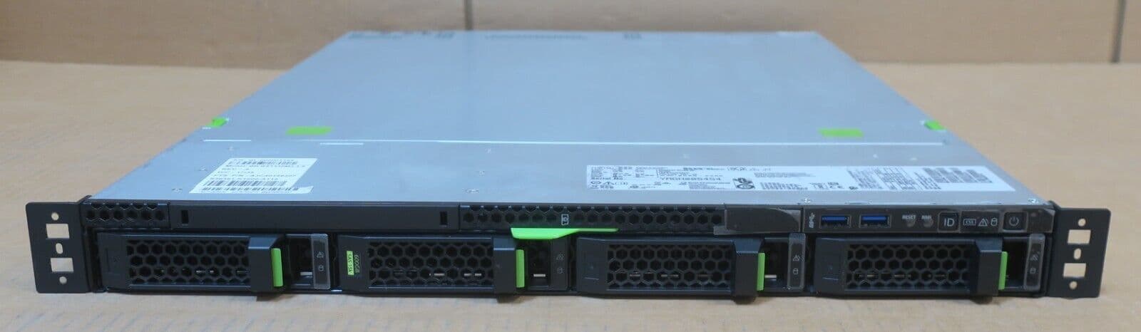 Fujitsu Primergy RX1330 M3 4C E3-1270v6 32GB Ram 1 56TB 4-Bay