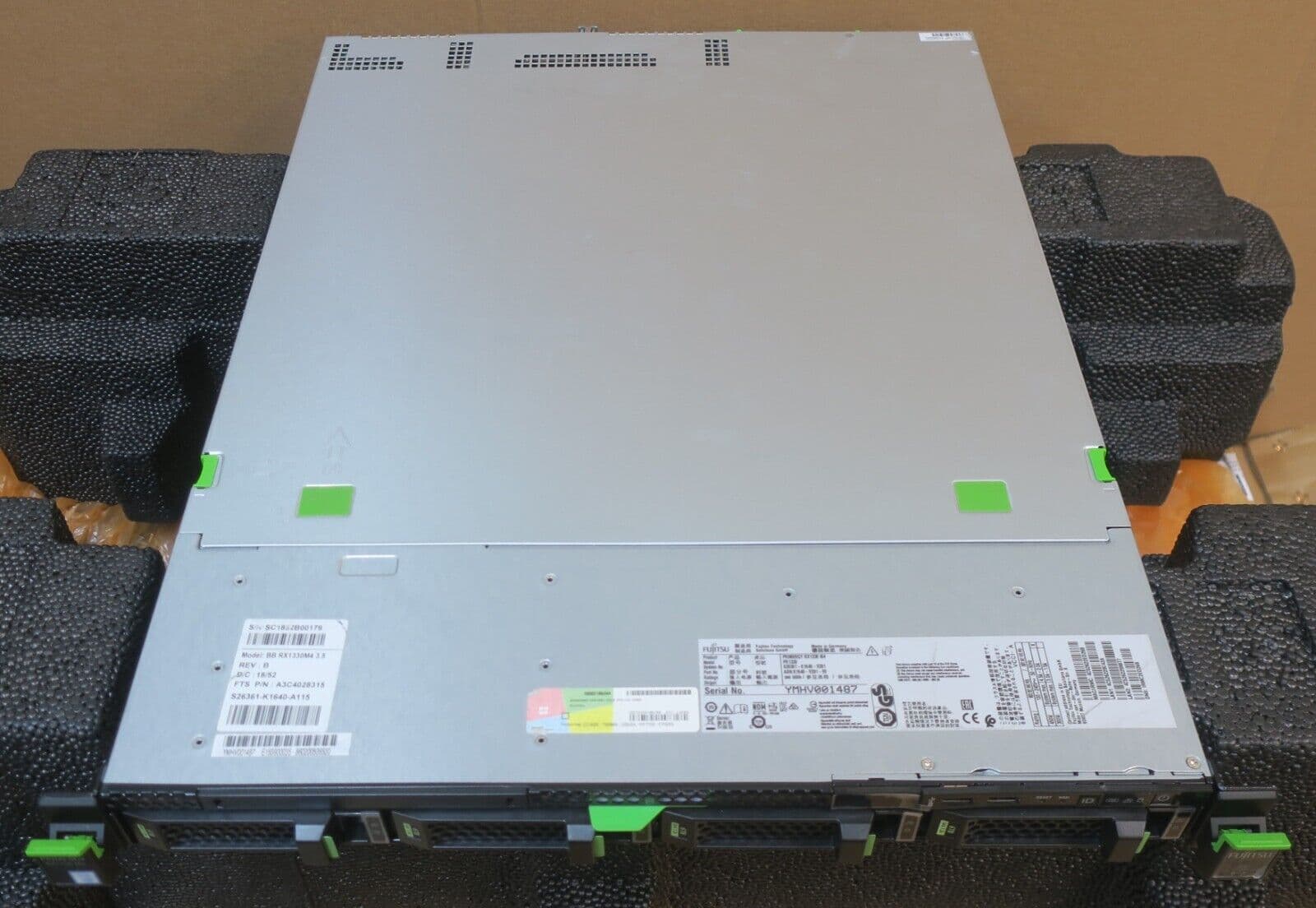 サーバー FUJITSU Server PRIMERGY TX1330 M2 Xeon Fujitsu Primergy RX1330 M4 Quad-Core E-2124 32GB Ram 4x 6TB
