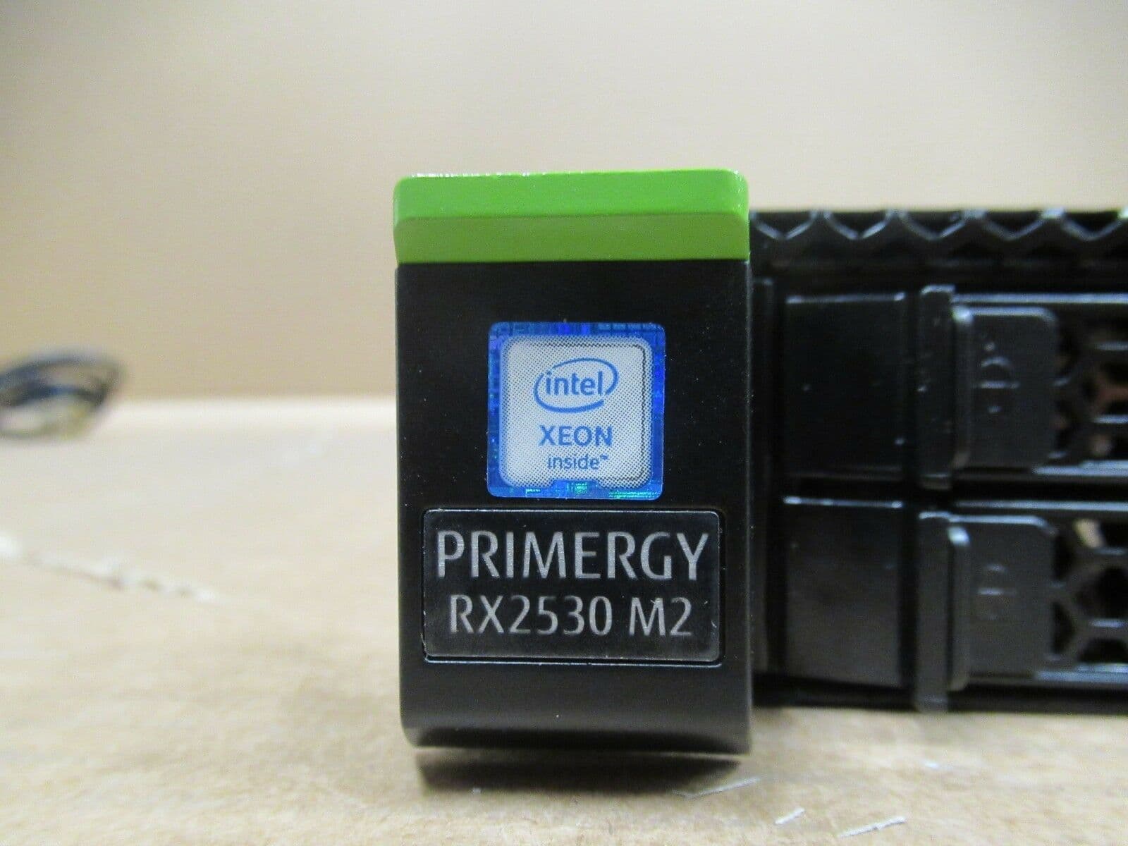 富士通 PRIMERGY RX2530 M2 Xeon E5-2623 v4 2.6GHz*2 16GB 146GBx2台(SAS2.5インチ/6Gbps/RAID1構成) DVD-ROM AC*2 PRAID CP400i 富士通サーバー PRIMERGY RX2530 M2 ③ 富士通 PRIMERGY