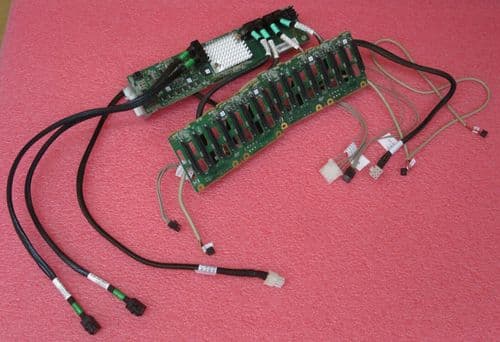 Fujitsu Primergy RX2540 M4 16x 2.5" SAS Expander Backplane A3C40173252 + Cables