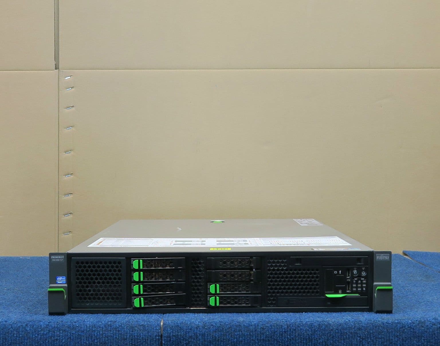 Fujitsu PRIMERGY RX300 S5 Server - Top Zustand! Inkl. Rails (Gebraucht) in Zürich für CHF 50