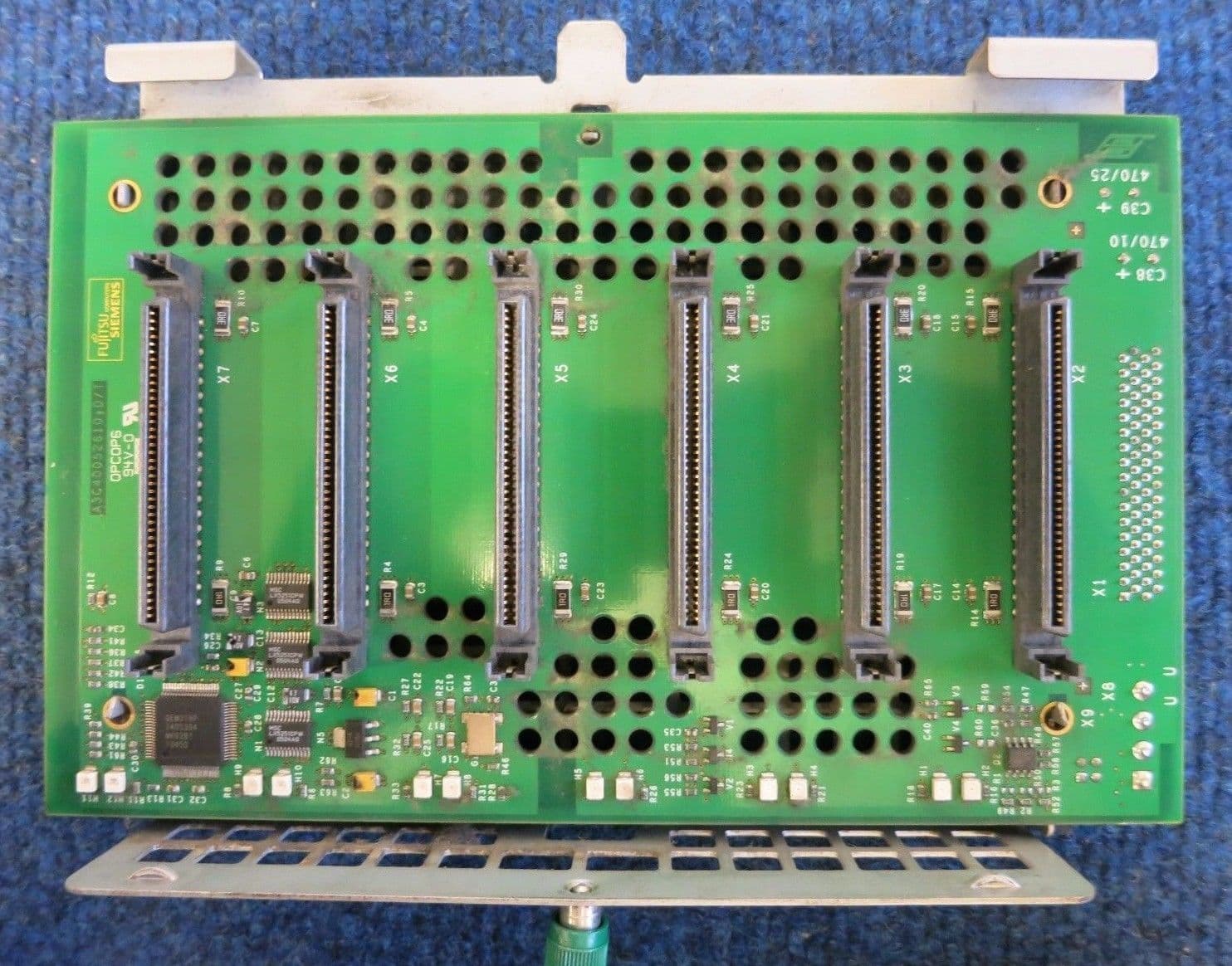 Fujitsu S26361F2570V420R A3C40052610 HDD SCSI Controller Primergy TX300