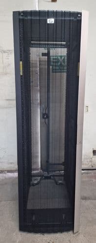 HP 10642 G2 42U Server Rack Cabinet Enclosure With Front + Rear Doors And Sides
