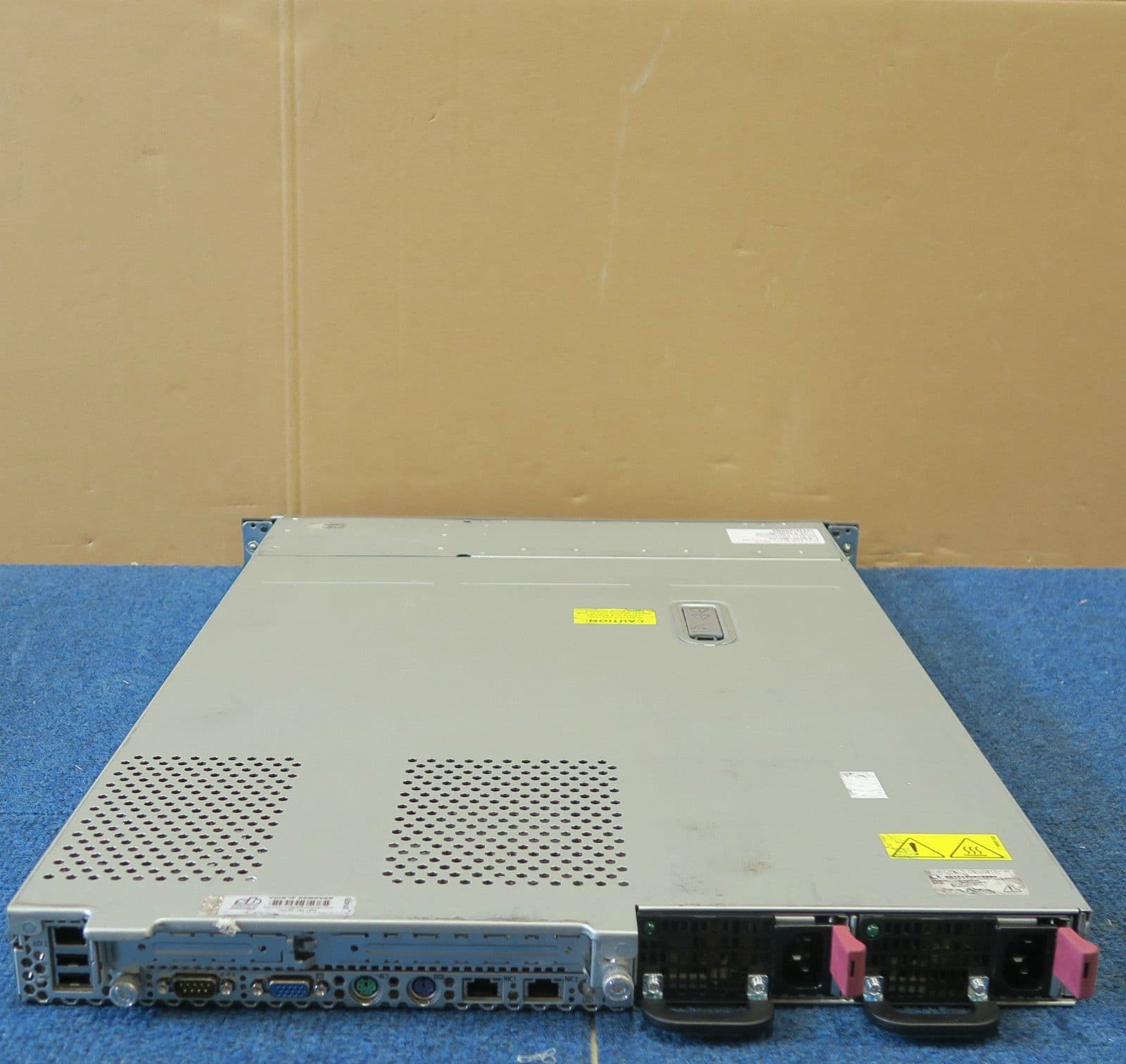 HP Proliant DL360 G5 2x Xeon Quad Core E5450 3 00GHz P400 RAID 1U Server