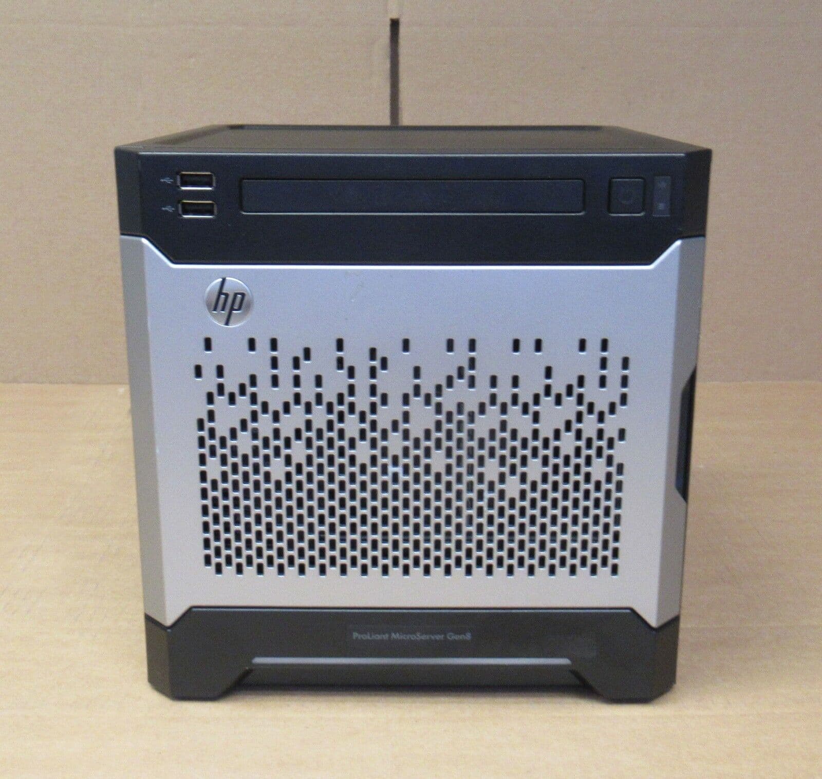 HPE ProLiant MicroServer Gen8 serveur 0 Go Ultra Micro Tower Intel® Celeron® G G1610T 2,3 GHz 4 Go DDR3-SDRAM 200 W HPE ProLiant MicroServer Gen8 serveur 0 Go Ultra Micro Tower Intel® Celeron® G G1610T 2,3 GHz 4 Go DDR3-SDRAM 200 W