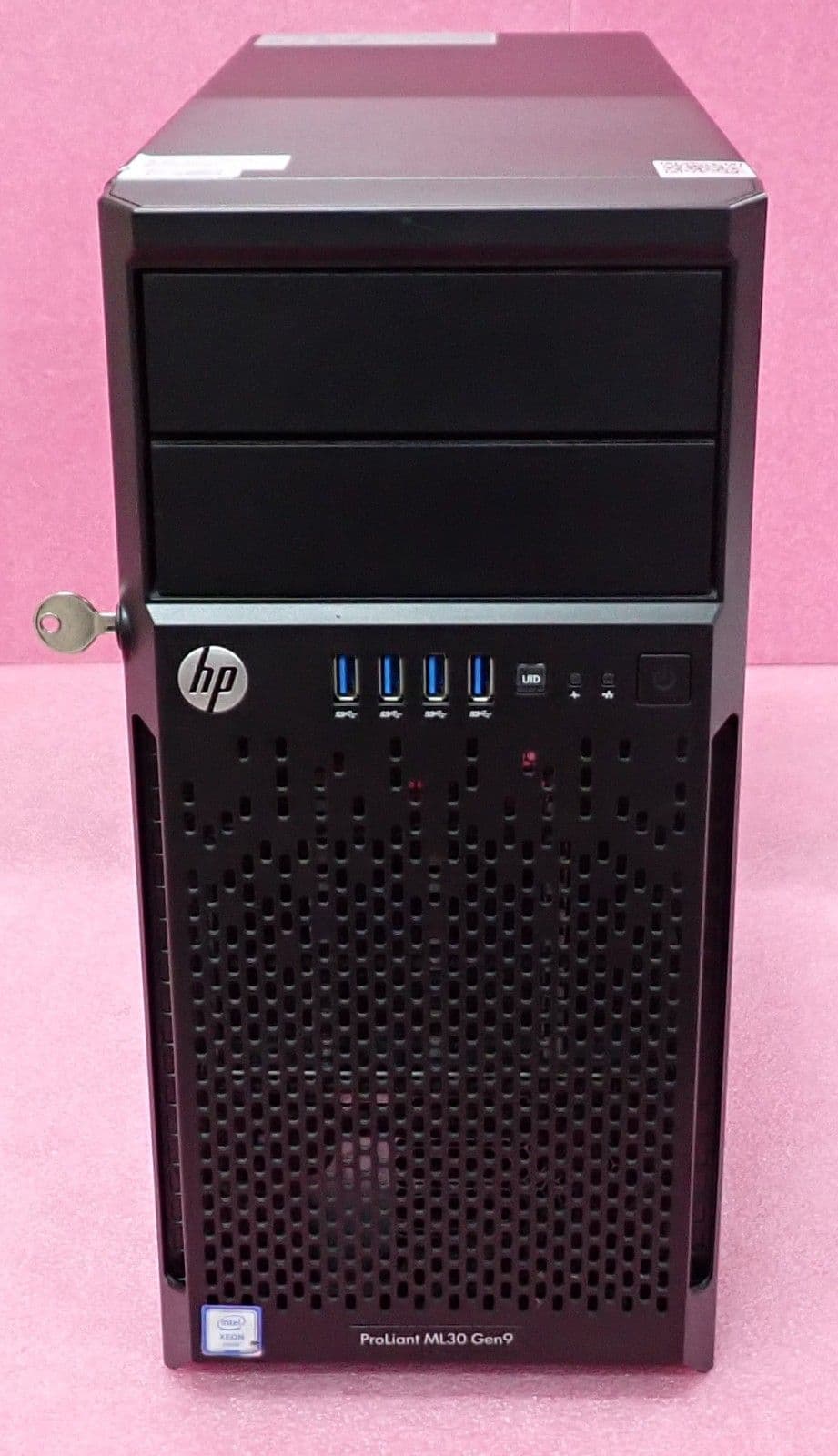 HP ProLiant ML30 Gen9 Xeon/16GB/HDDなし Servidor HP Proliant ML30 Gen9 Intel Xeon® E3-1220V6, 8GB DDR4, HD