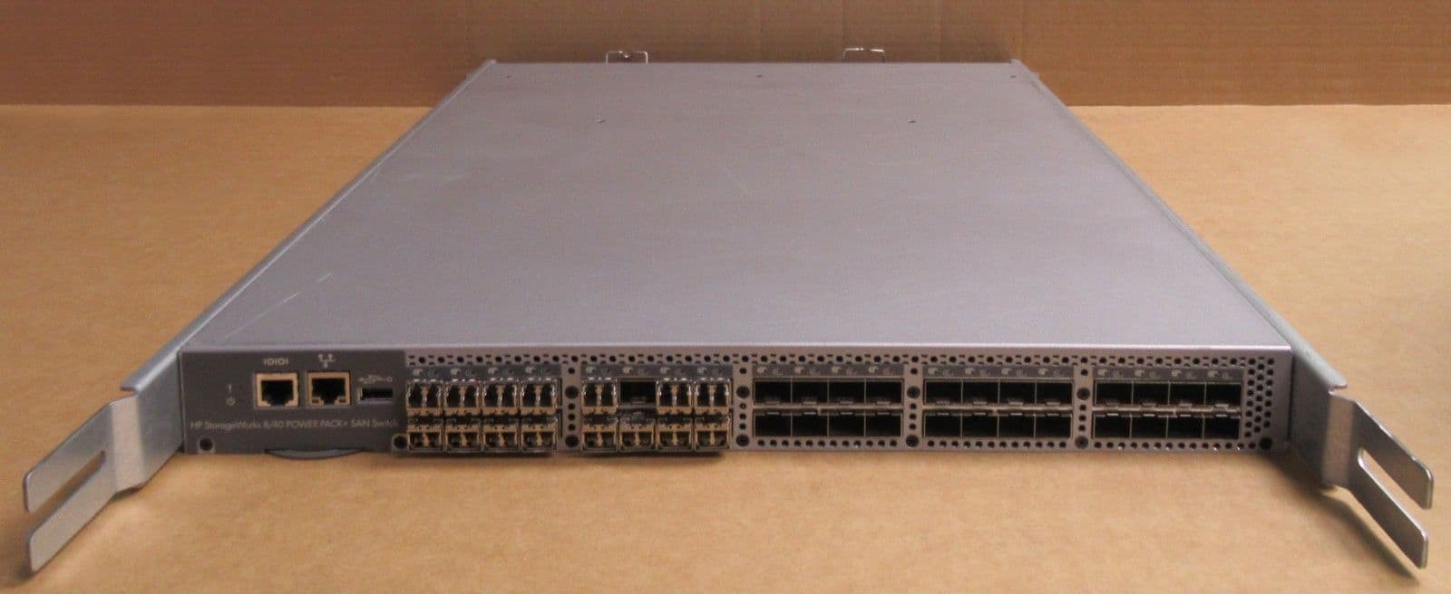 ばたけ　NW−F806　管理ナンバー1040 HP StorageWorks 8/40 8Gbs AM870B 492294-001 40-Port FC SAN