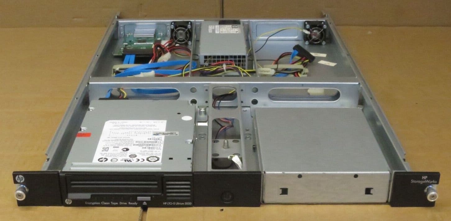 HP StorageWorks Universal Rack Mount Server Chassis LTO-5 3000 Drive EH957B