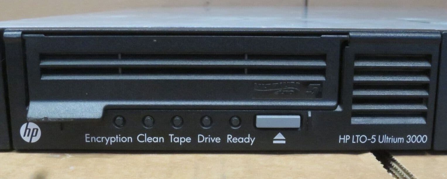 HP StorageWorks Universal Rack Mount Server Chassis LTO-5 3000 Drive EH957B