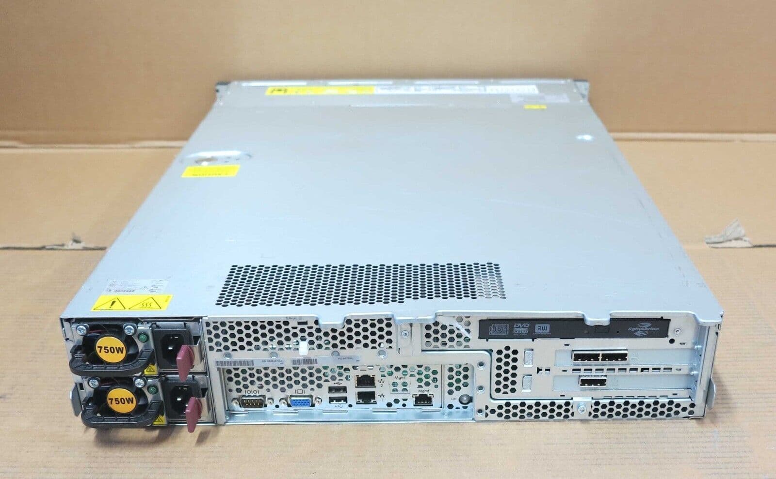 HP X1600 G2 Système de Stockage réseau SAS 13,8 to 23 x 600 Go SAS 10 K HP X1600 G2 Système de Stockage réseau SAS 13,8 to 23 x 600 Go SAS 10 K
