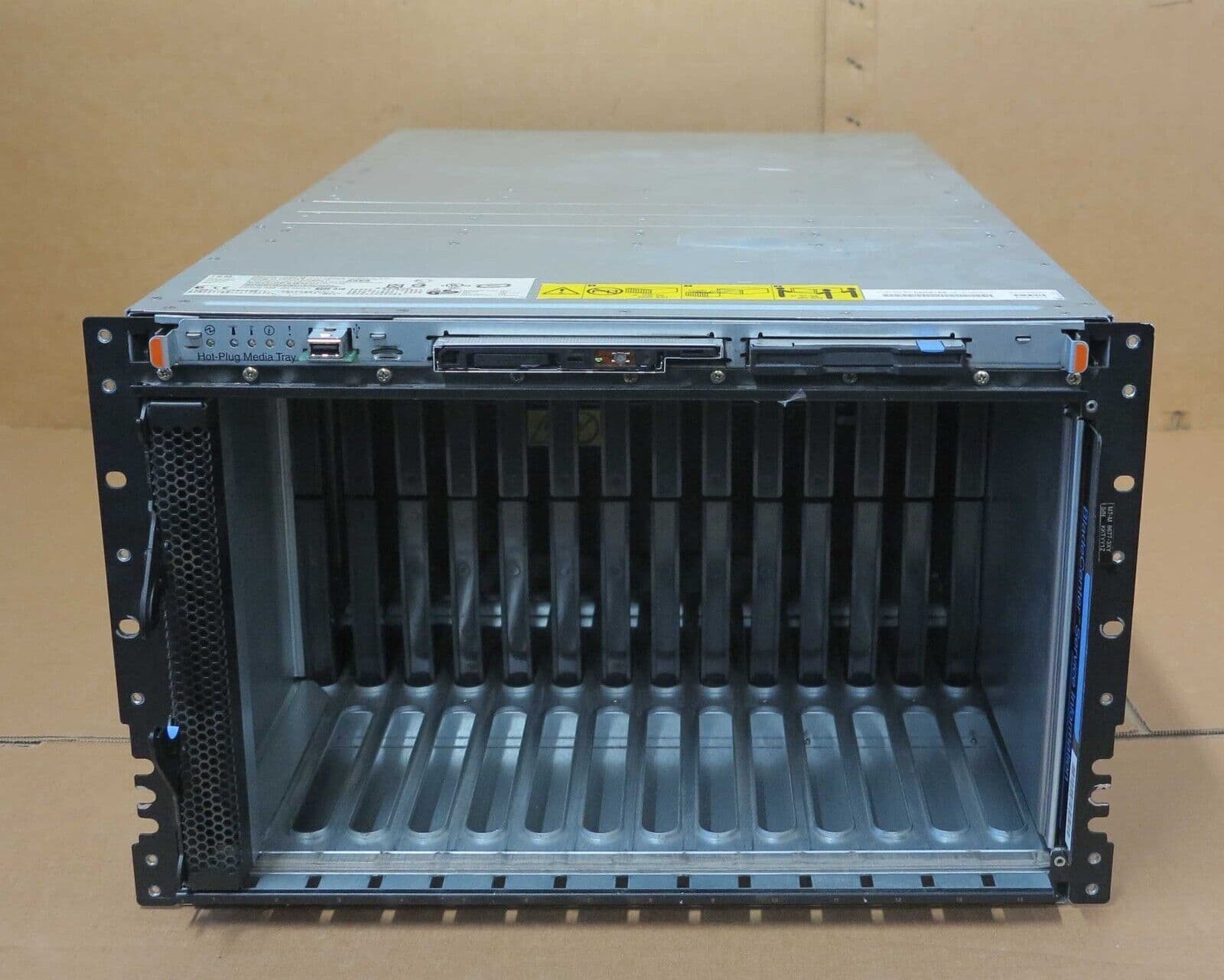 IBM BladeCenter E 8677-3XY Chassis RackMount Server System 4x PSU 02R9168