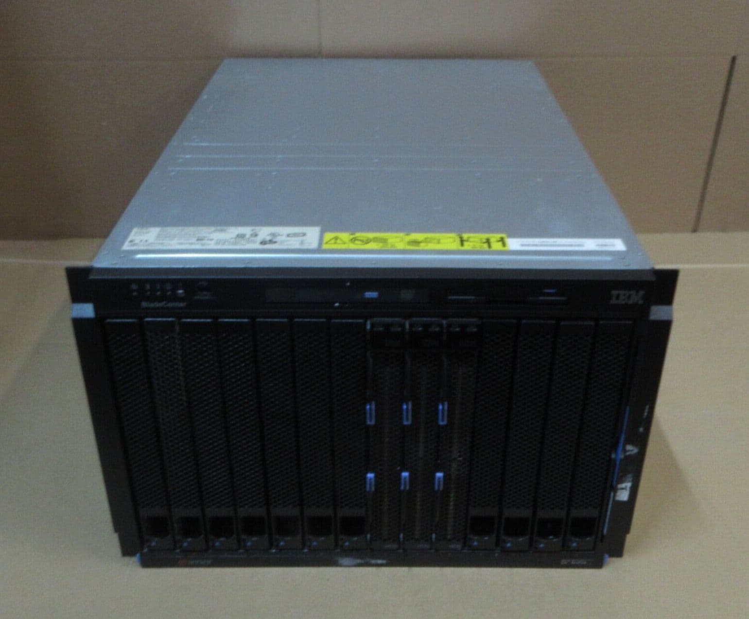 IBM BladeCenter E 8677-3XY Rackmount Server System 3x HS20 Blade 4x PSU ...