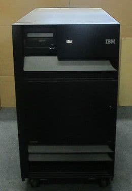 IBM eServer iSeries 9406M - 18GB, 10k x 45 SCSI HDD, 8 Cards - Storage Server