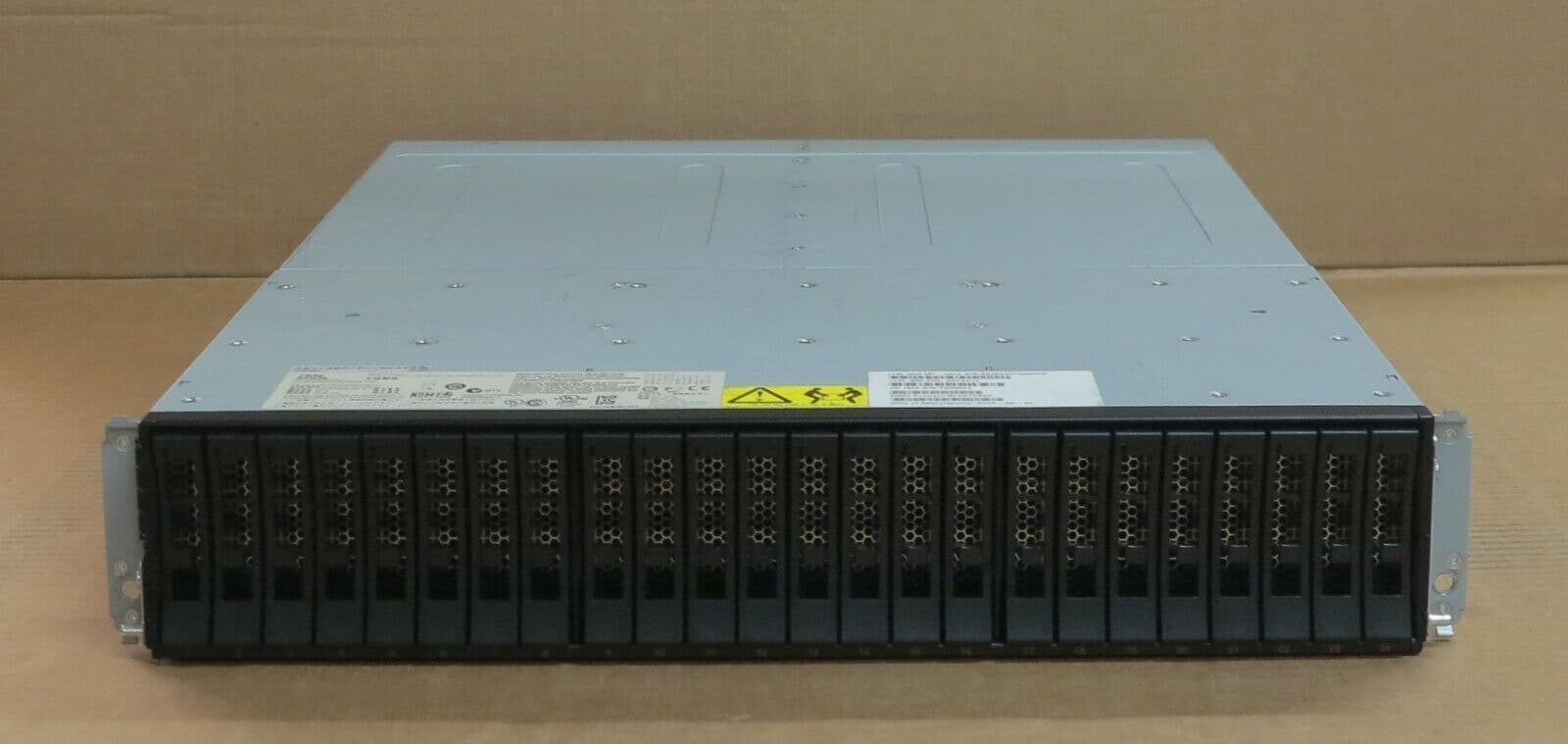 IBM Storwize V3700 24x 2 5