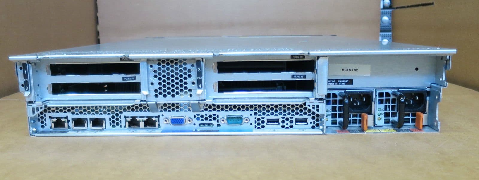 IBM X3650 M2 2U Server 2 x QUADCORE E5540 16GB RAM RAID 2 x PSU