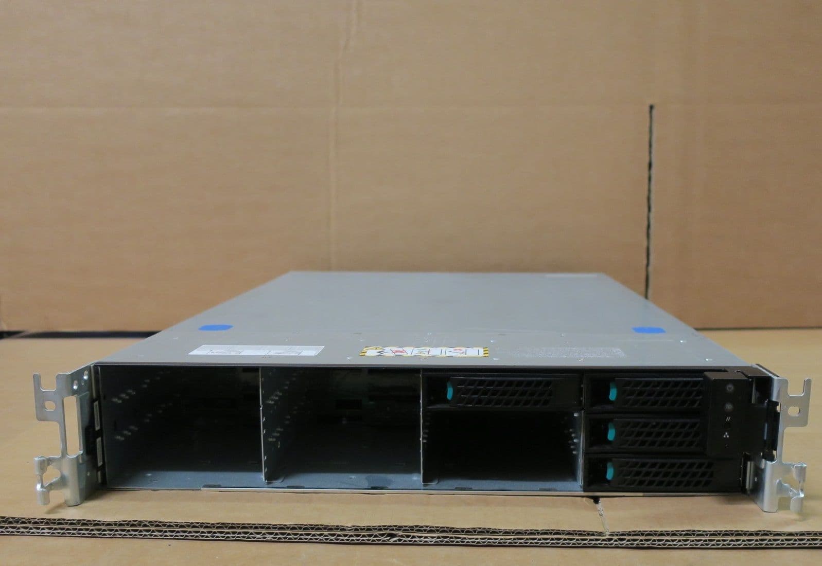 Intel S2600GL E2312GL4GC - 1x Xeon Quad Core E5-2603 1 80GHz