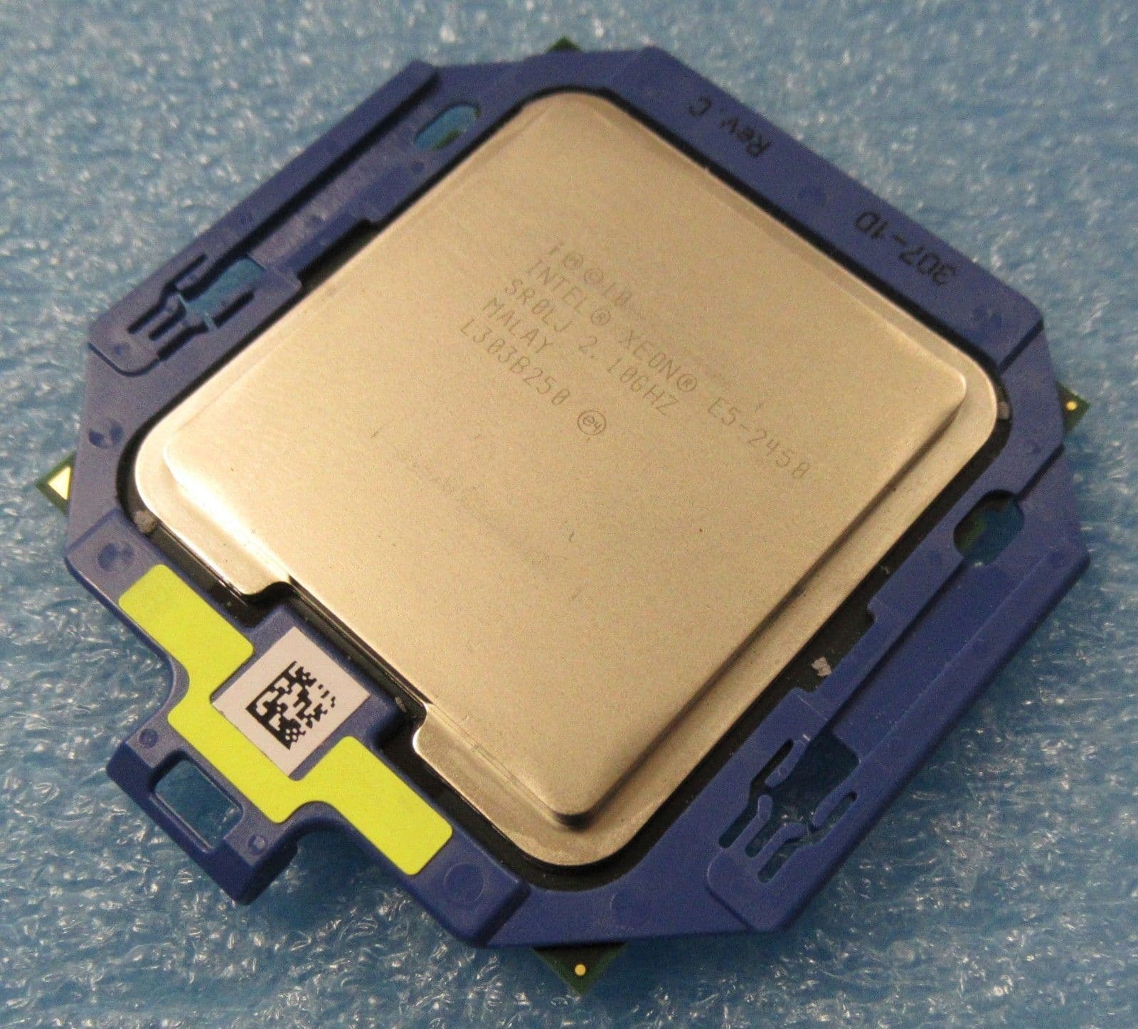 Intel Xeon E5-2450 vs Intel Xeon E-2226G