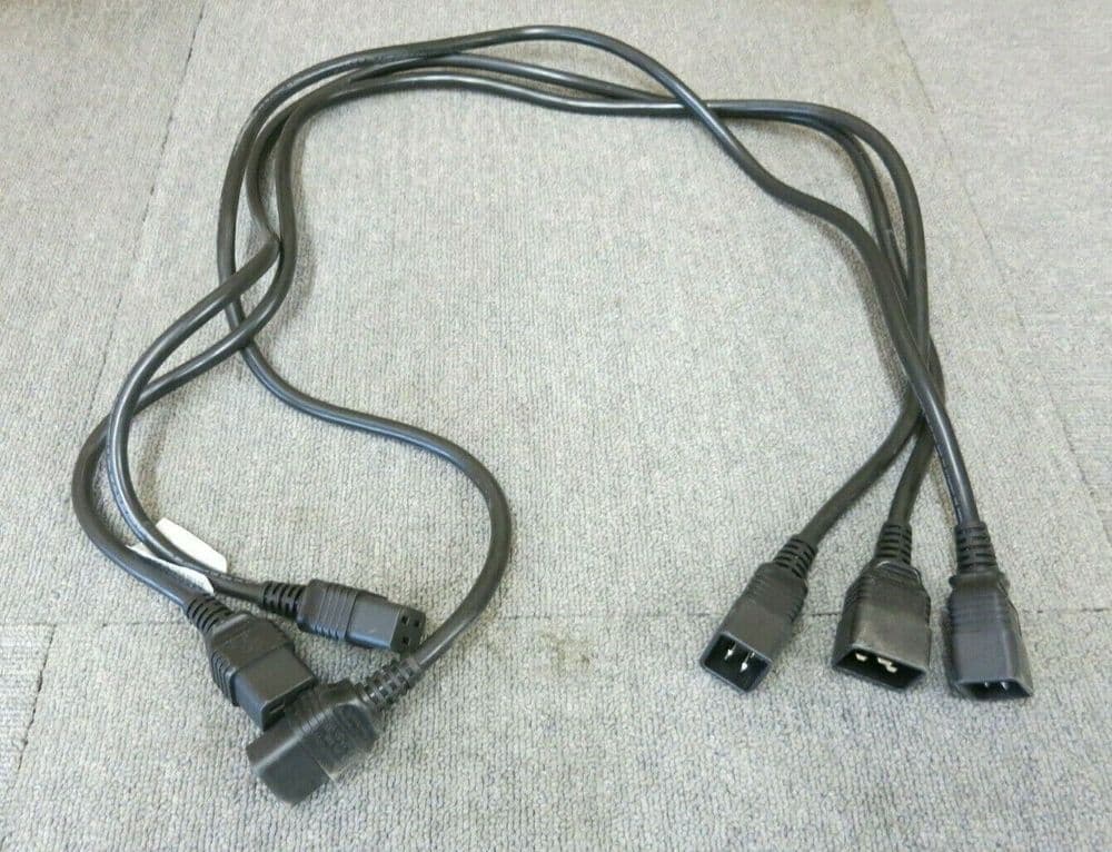 Câble d'alimentation IEC C19 à IEC C20 à angle droit - 12AWG SJT Câble d'alimentation IEC C19 à IEC C20 à angle droit - 12AWG SJT