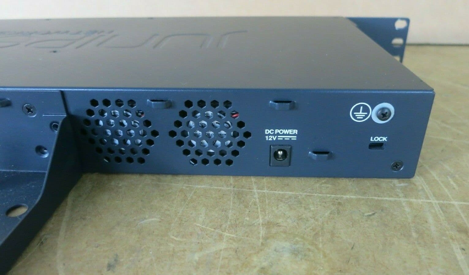 Juniper Networks SRX220 8Port GigE Services Gateway Security Appliance