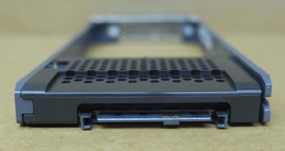 Caddy HDD NetApp 2.5" SAS – Telaio 111-00721+A0 Per DS2246 DS2552 – Usato