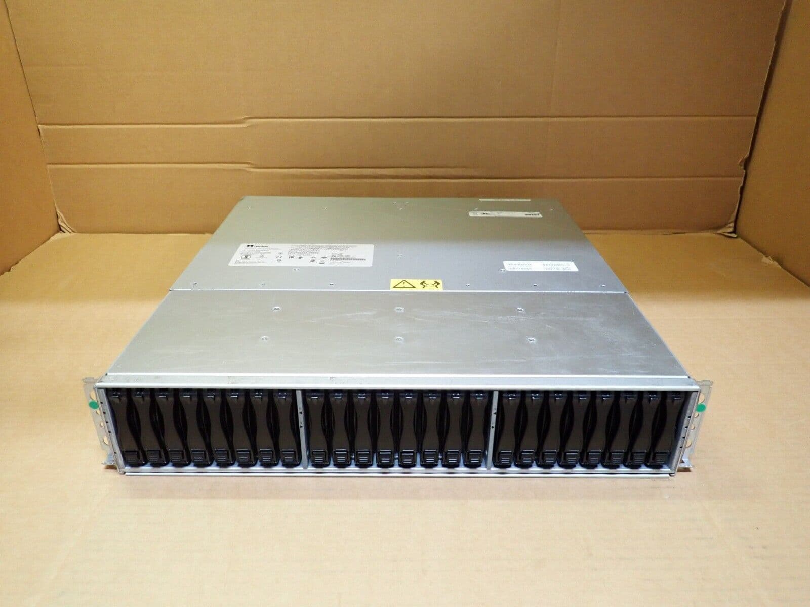 NetApp DE5600 24 bay Expansion Array with 24 x 3 2TB SSD 12G MU E-X4079A