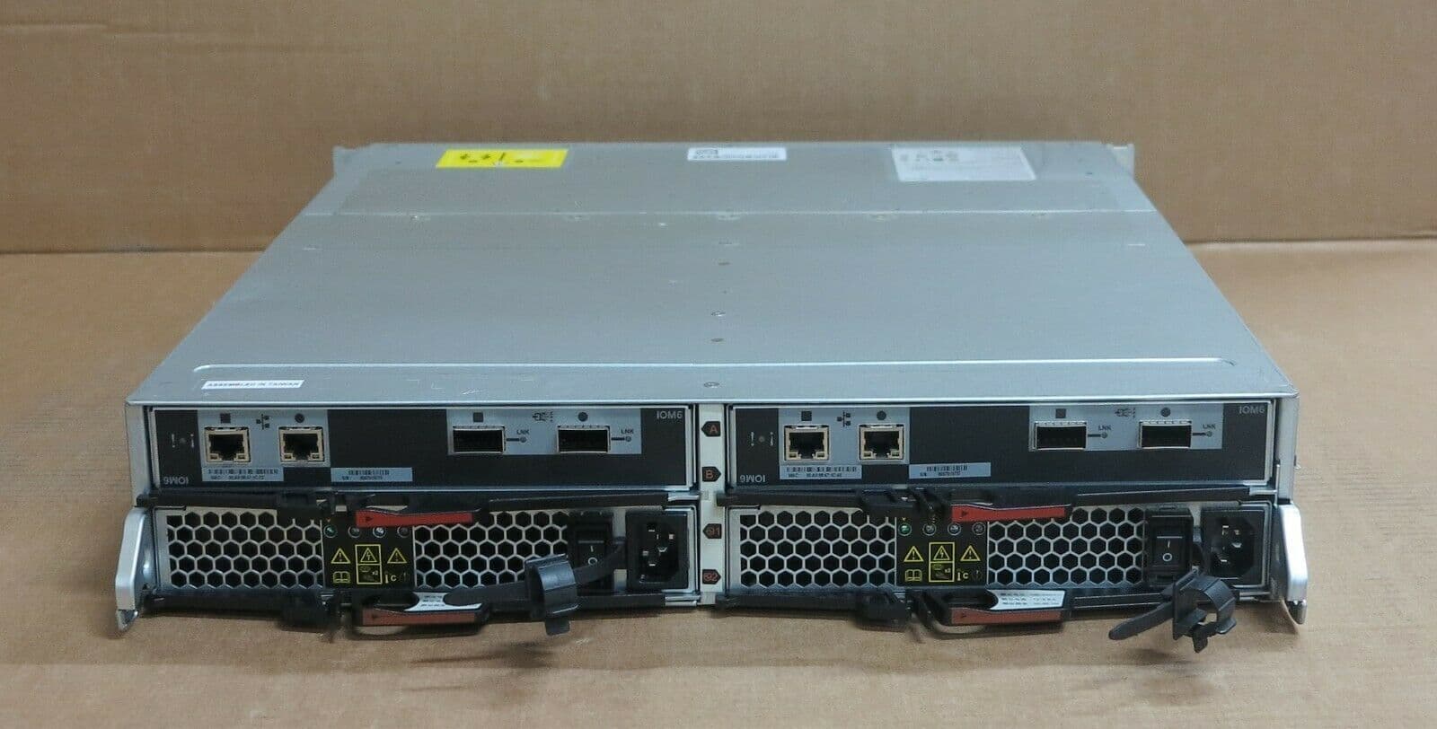 NetApp DS2246 NAJ-1001 Disk Array 24-Bay 24x 600GB 2 5