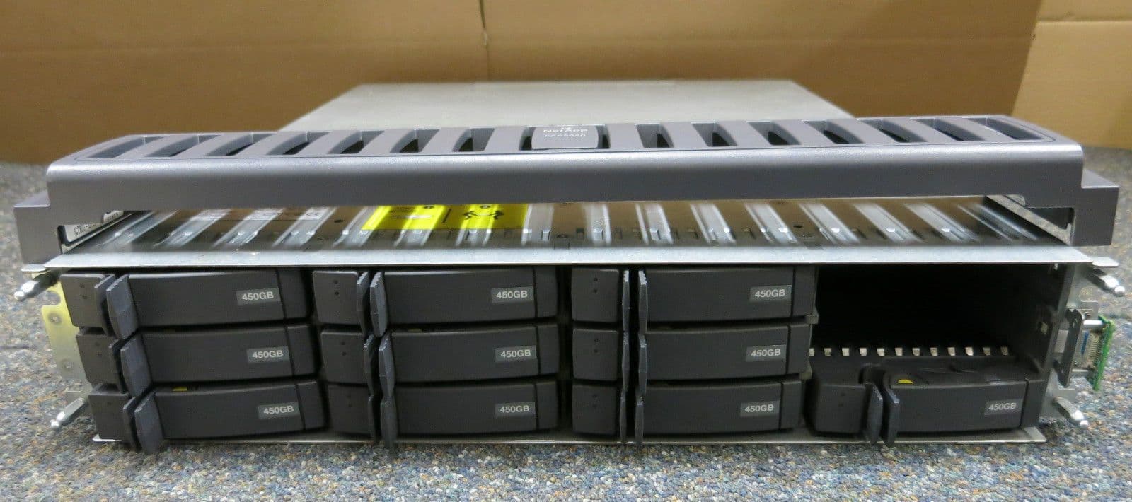 NetApp FAS2020 Filer iSCSI Storage Array Shelf NAF0602 with caddies