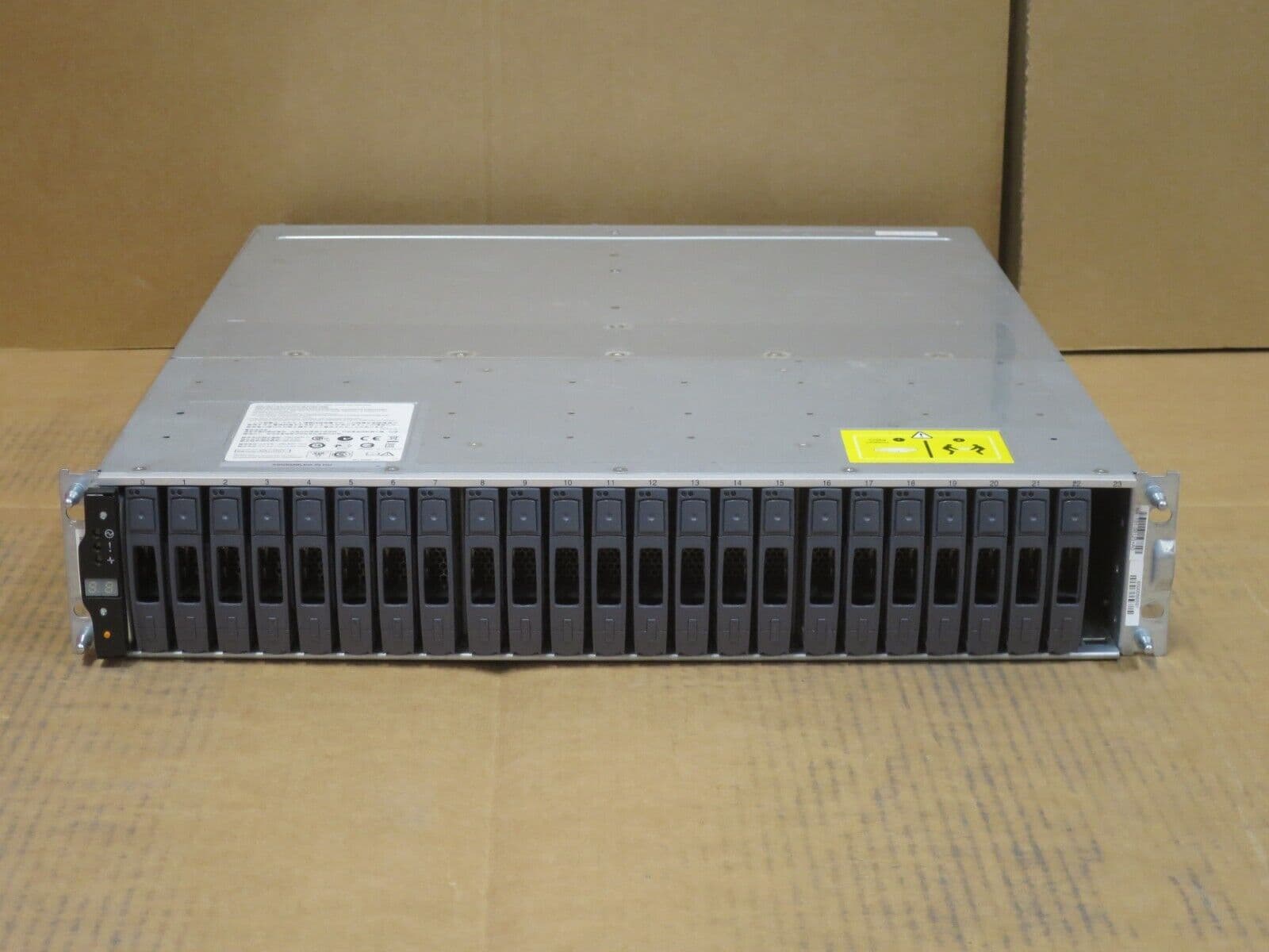 NetApp FAS2240-2 NAJ-1001 Disk Array 23x 600GB 10K HDD X425A-R6 ...