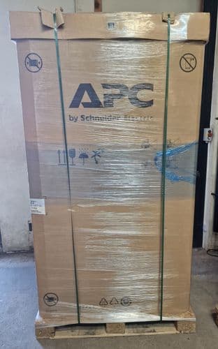 NEW APC AR3100 NetShelter SX Server 19" 600 x 1070mm Networking Rack Cabinet 42U