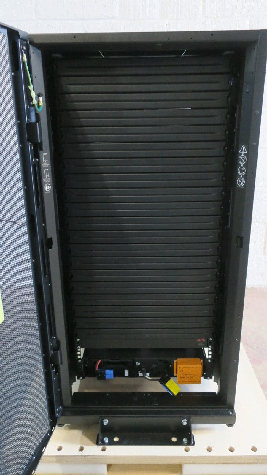 NEW APC AR3104 Netshelter SX 24U SRT1000RMXLI 1kVA UPS AP9565 PDU Rack ...