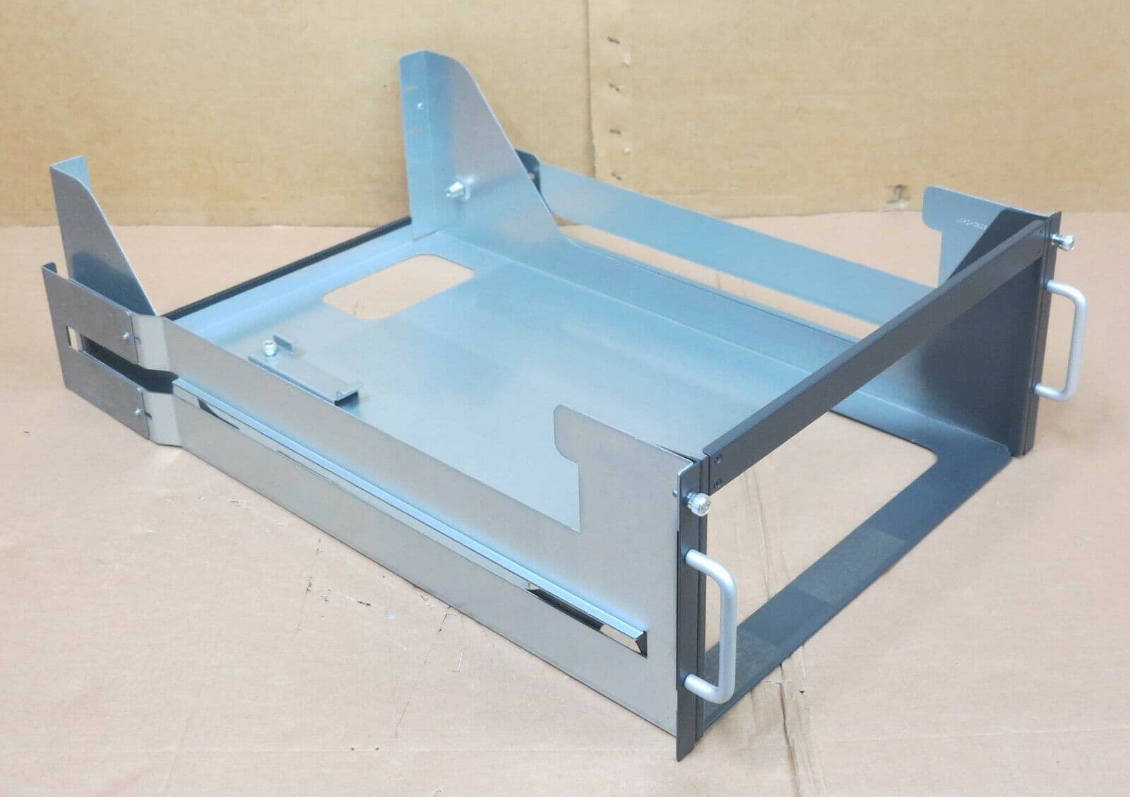 NEW Fujitsu Rack Kit for Celsius M/R/V/W Tower Servers C26361-K1050-B530