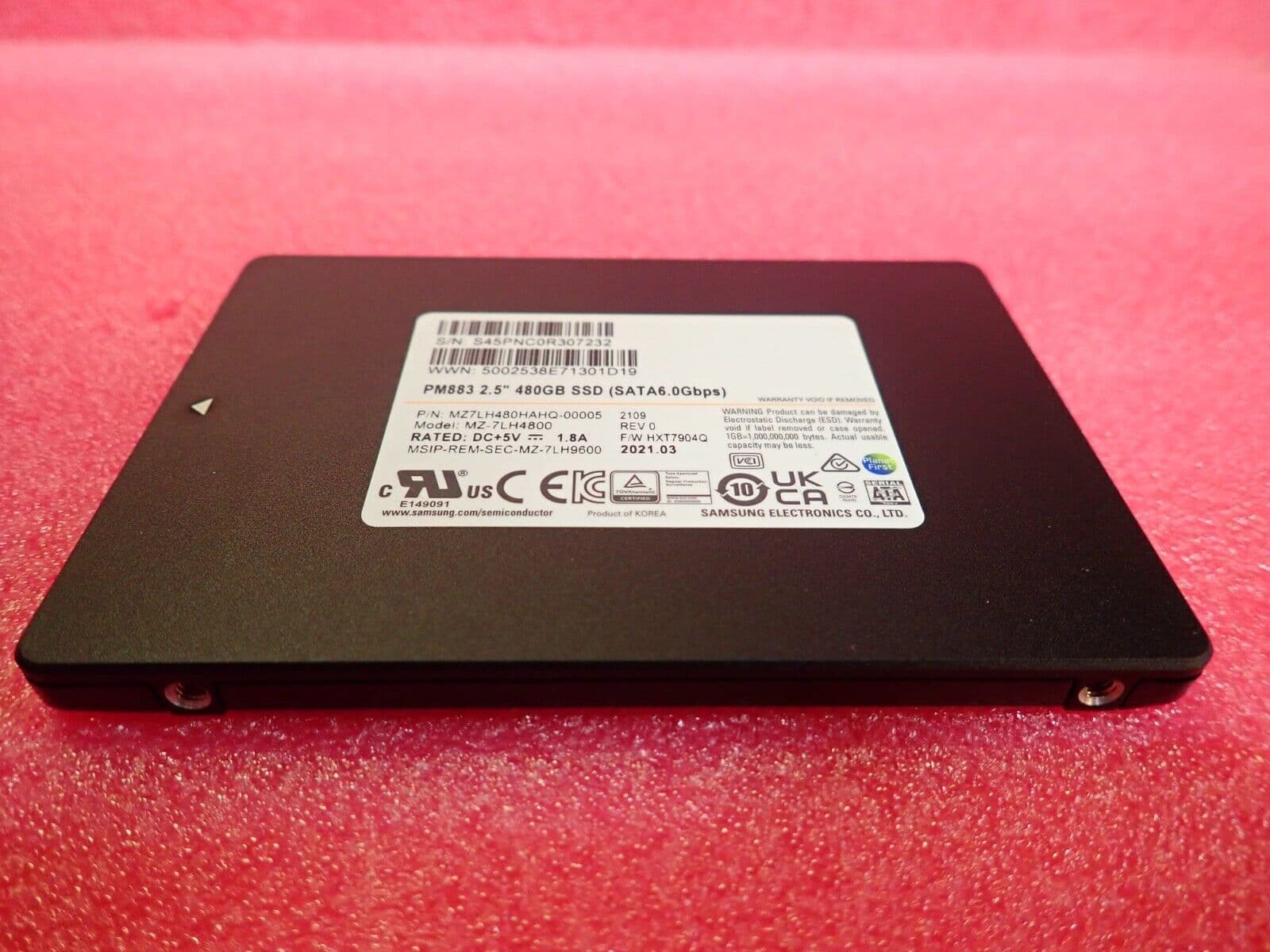 SSD 1.92 TB Serie PM883 2.5 Interfaccia Sata III 6 GB / s SSD 1.92 TB Serie PM883 2.5 Interfaccia Sata III 6 GB / s