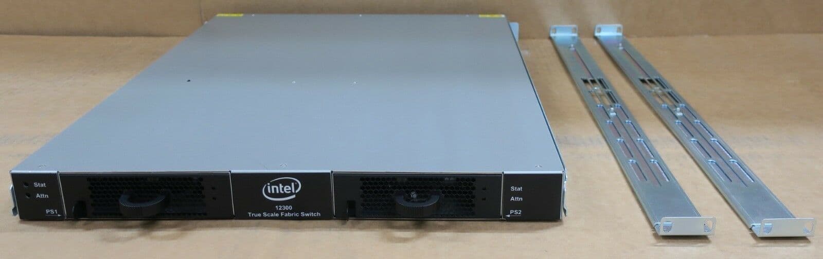 Qlogic Intel Managed Switch 36-Port QDR InfiniBand 12300 36 x