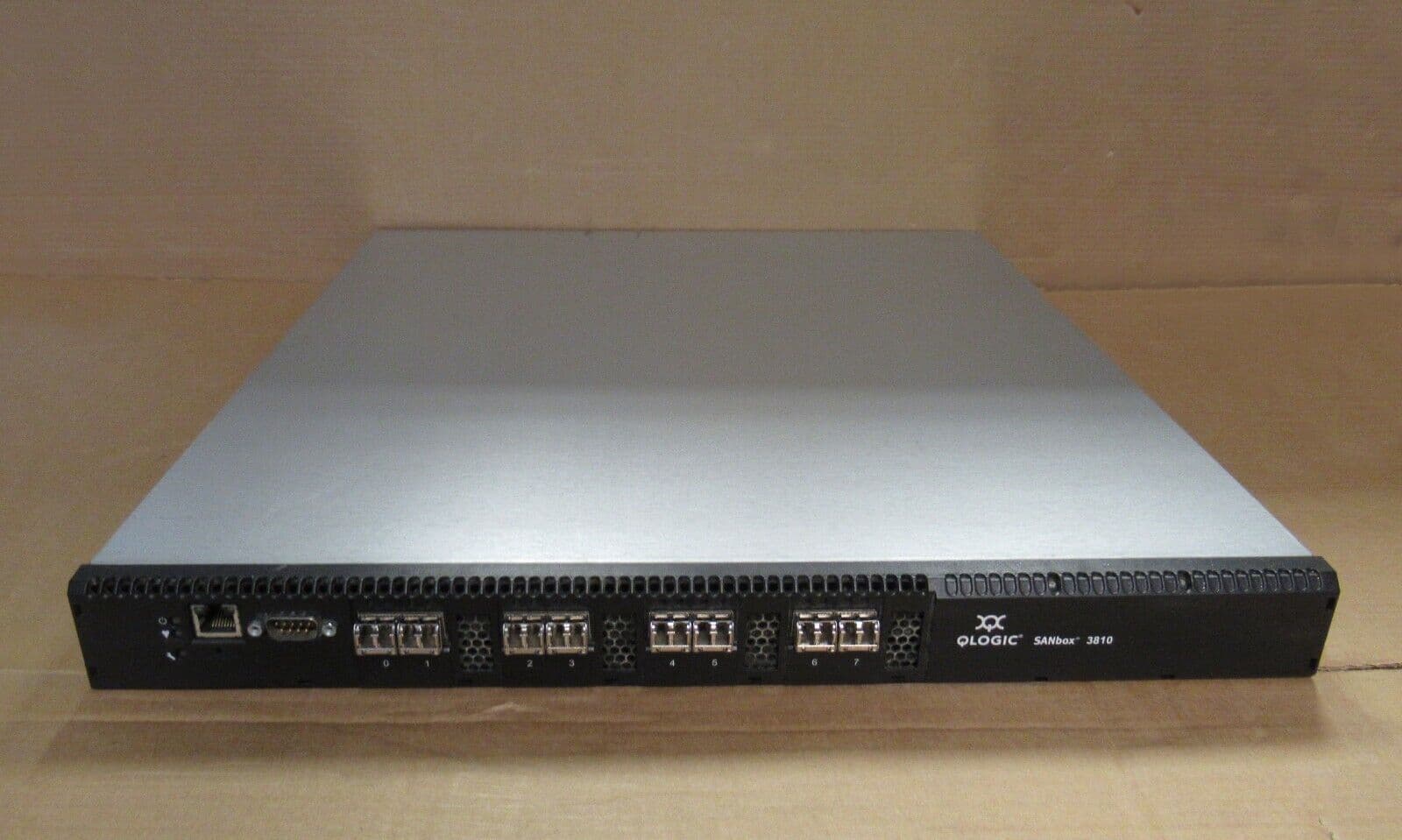 QLogic SANbox 3810 8Port 4Gb Fibre Channel FC Stackable Switch SB381008A8