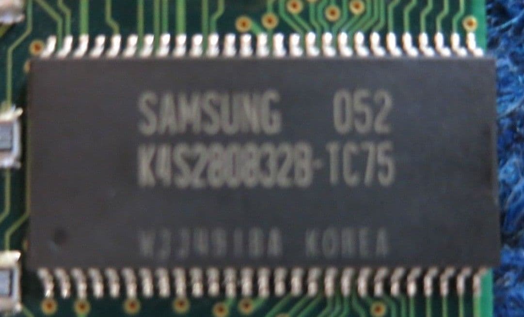 Barrette RAM Unigen 256MB PC133 SDRAM - 144 Broches SO-DIMM - Pour Ordinateurs Anciens