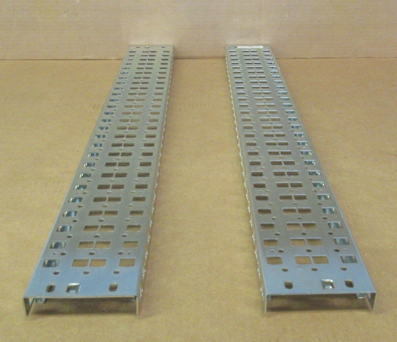 Schneider 2 Universal Rails 3 Rows L800 for Spacial SF/SM NSYSUCR9080