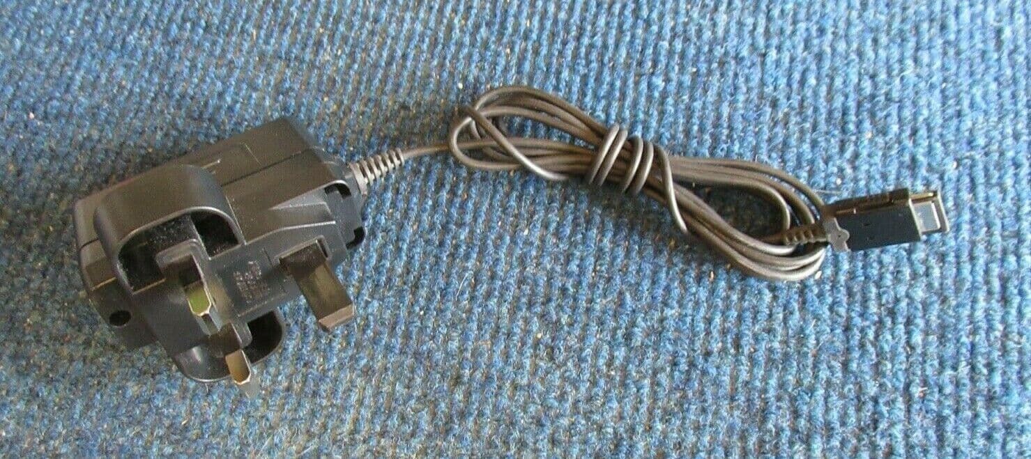 Sharp XN-1QC40 UK 3-Pin Plug AC Power Adapter Charger 2 08W 5 2V 400mA