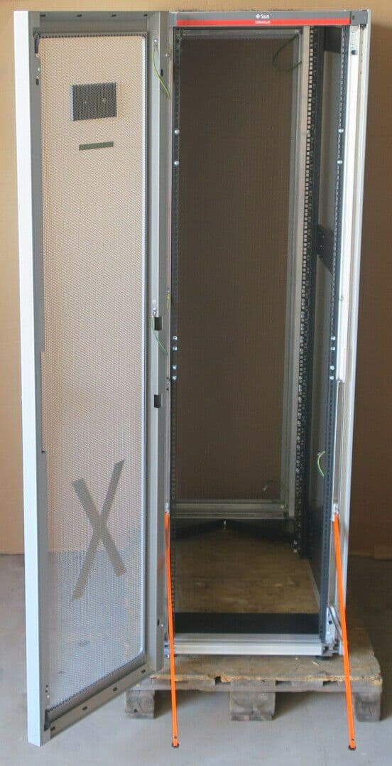 Sun Oracle Rack II 42U Server Rack Cabinet Enclosure 7080204 For ...