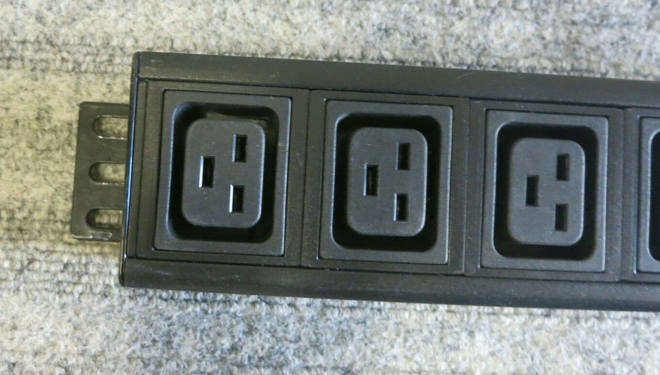 Titan 24 Way PDU 20x C13 4x C19 32A Commando VIEC20 C194 Vertical Rack titan-24-way-pdu-20x-c13-4x-c19-32a-commando-viec20-c194-vertical-rack