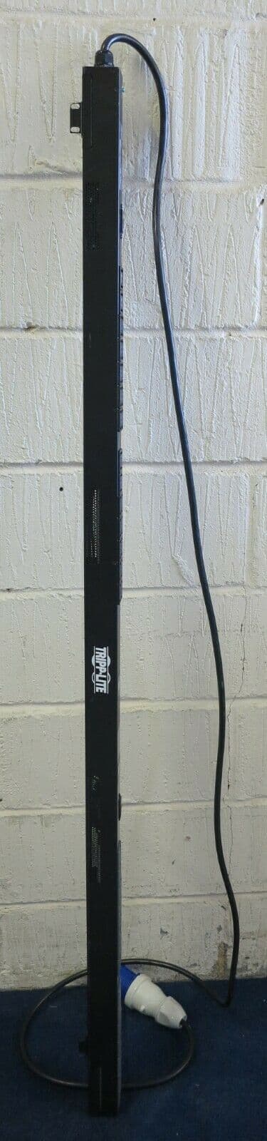 Tripp Lite PDUMV32HV Metered PDU C13 C19 230V 32A 1P 3M Power ...