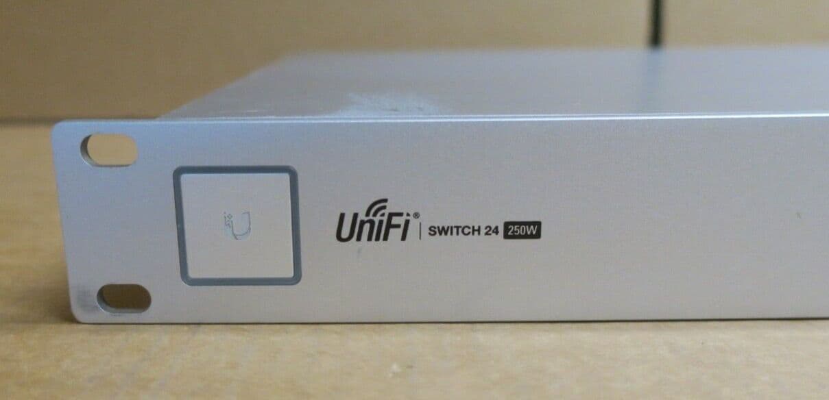 Ubiquiti UniFi 24x GbE RJ45 PoE 2x 1Gb SFP Ports L2 Managed Switch US ...