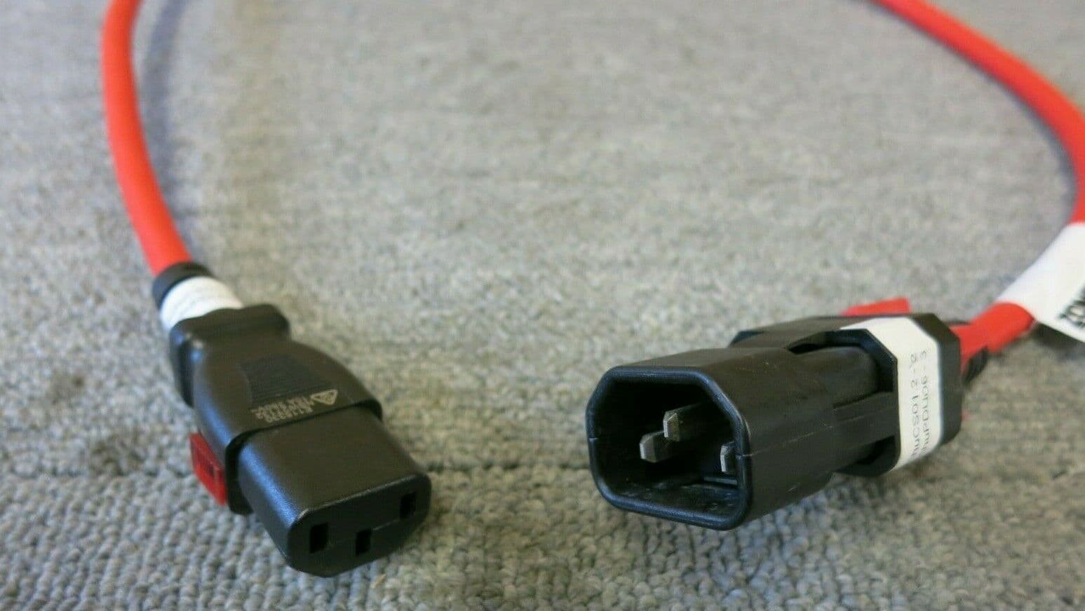 Zonit zLockzC1417aC131mRD IEC Dual Locking Cable 1M Red C14 To C13