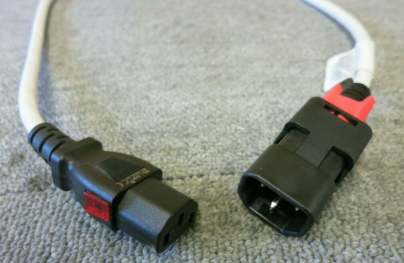 Zonit zLockzC1417aC131mWE IEC Dual Locking Cable 1M White C14 To C13