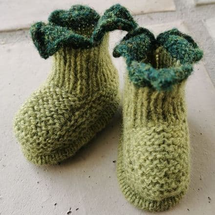 Apple Shoe by Tina Vejlø Andersen - Kastaniestrik